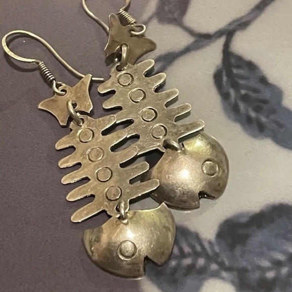 Striking Mexican Vintage Articulated Fish Skeleton Sterling Silver Dangling Earr - Picture 4 of 7